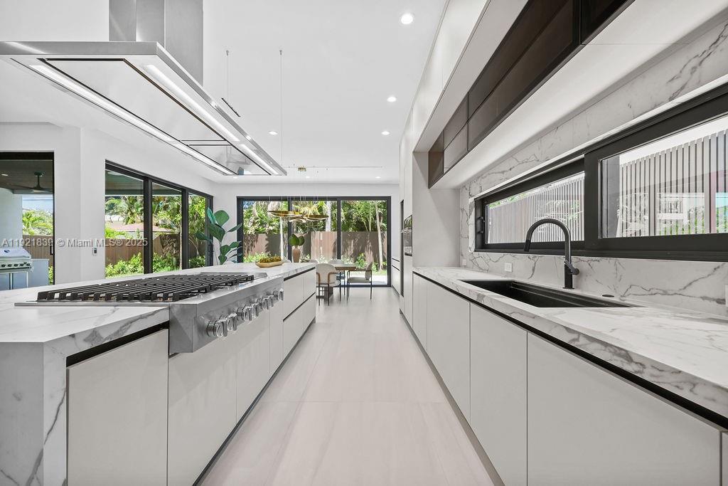 618 NE 17th Way Fort Lauderdale, FL 33304