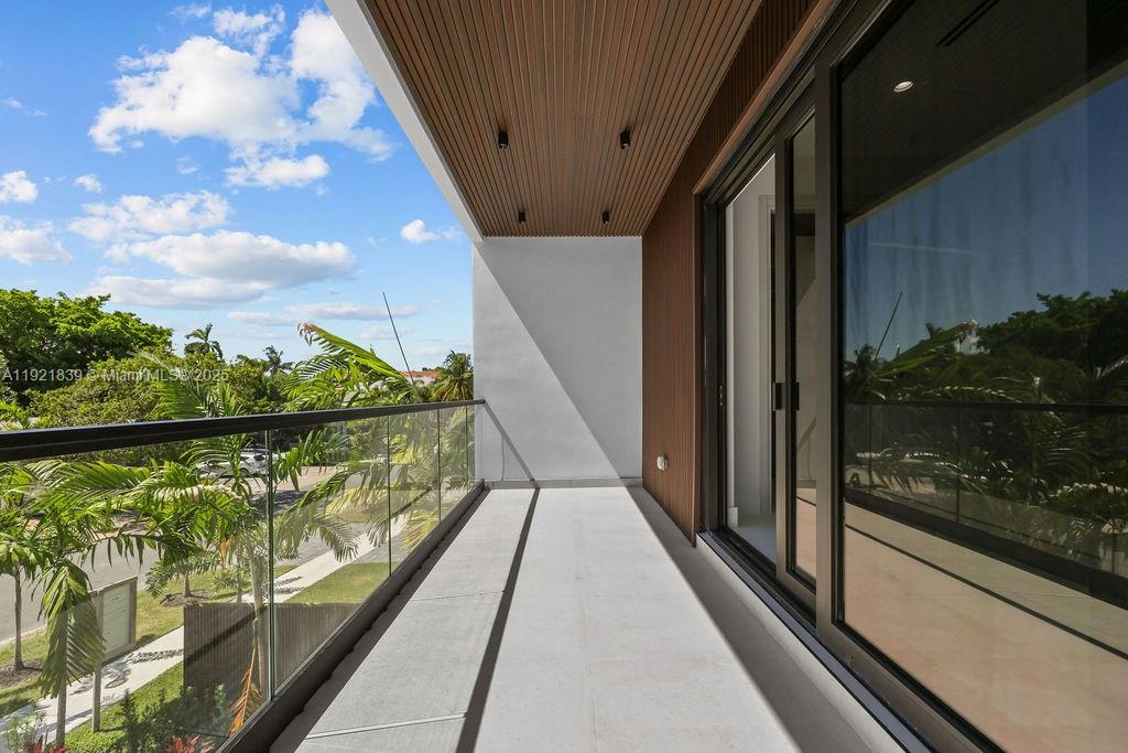 618 NE 17th Way Fort Lauderdale, FL 33304