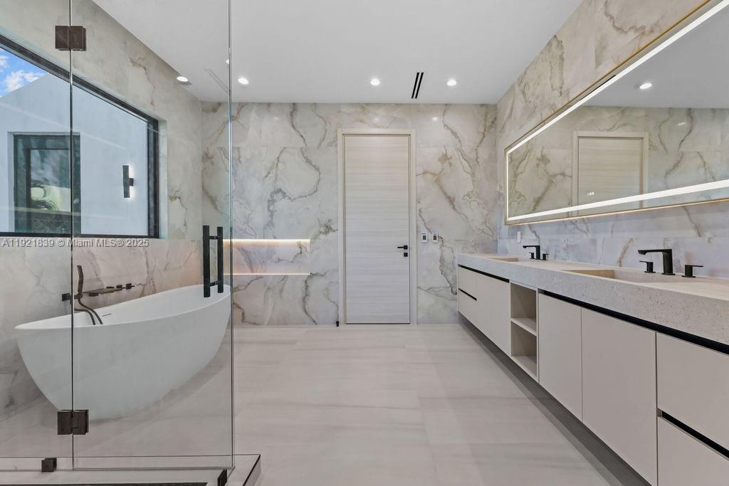 618 NE 17th Way Fort Lauderdale, FL 33304