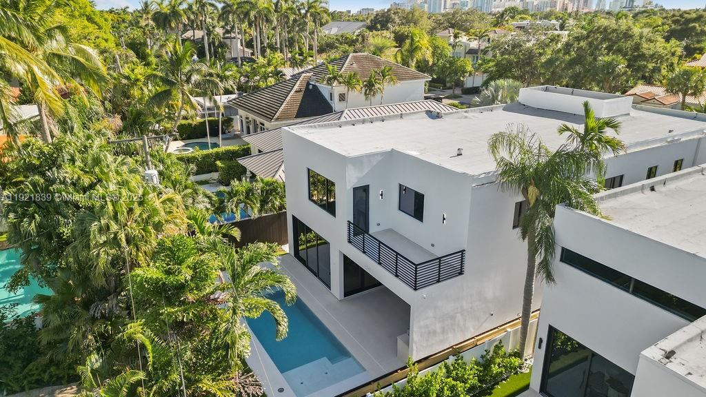 618 NE 17th Way Fort Lauderdale, FL 33304