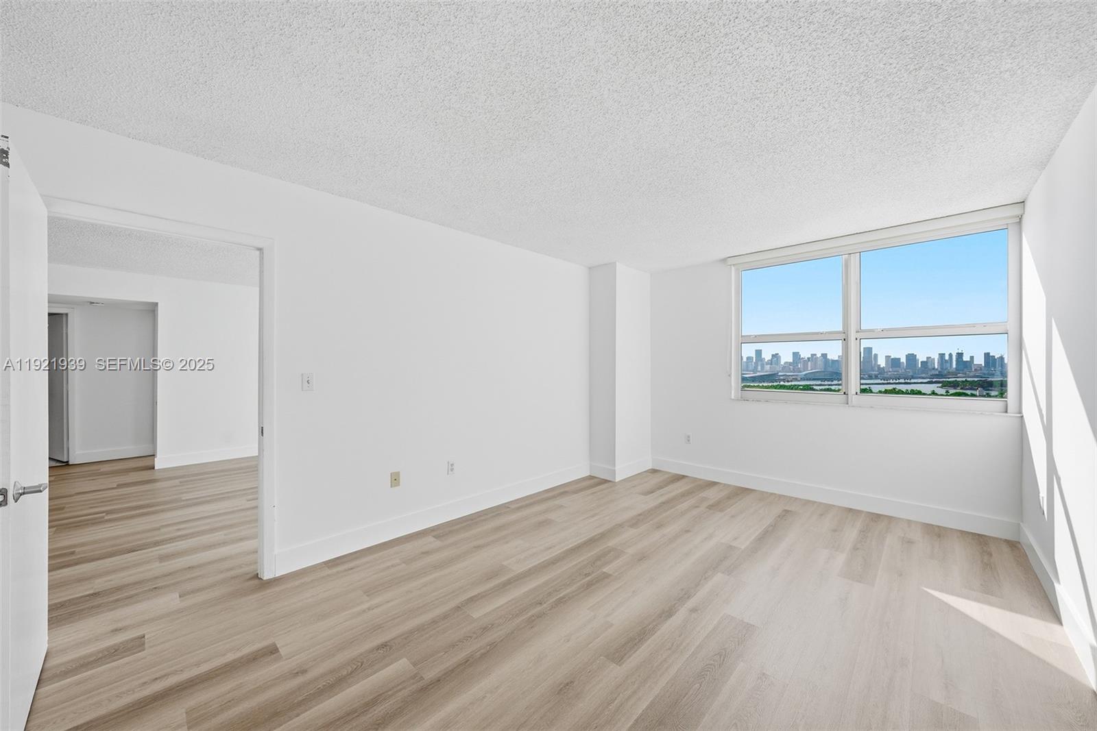 650 West Ave #2209 Miami Beach, FL 33139