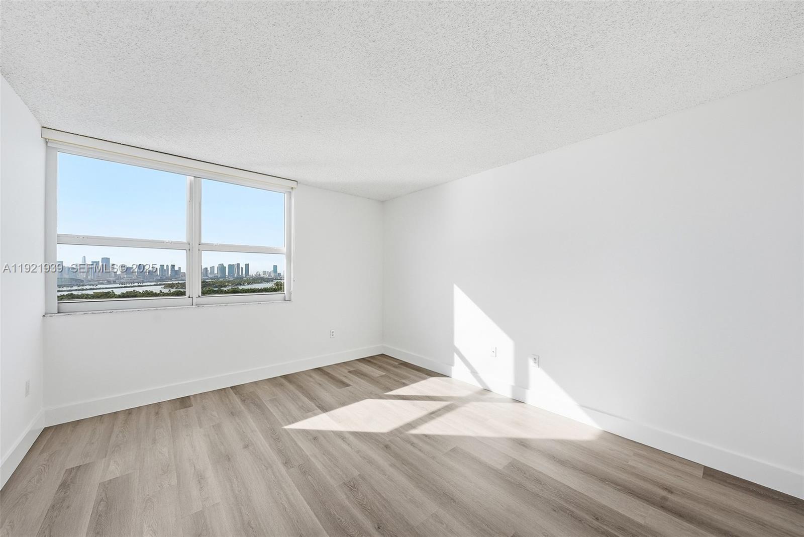 650 West Ave #2209 Miami Beach, FL 33139