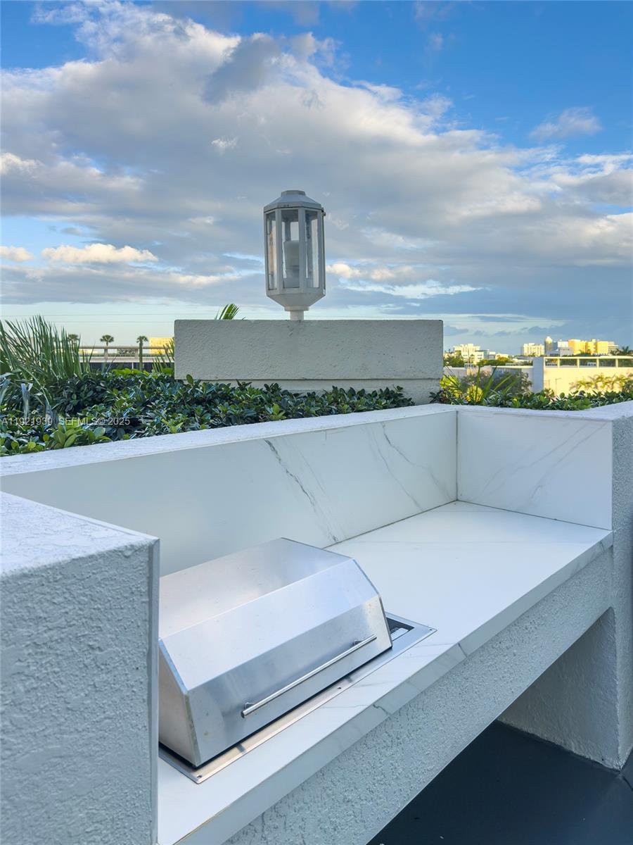 650 West Ave #2209 Miami Beach, FL 33139