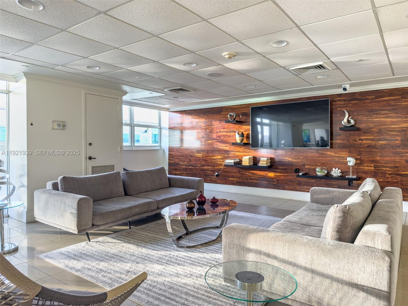 650 West Ave #2209 Miami Beach, FL 33139