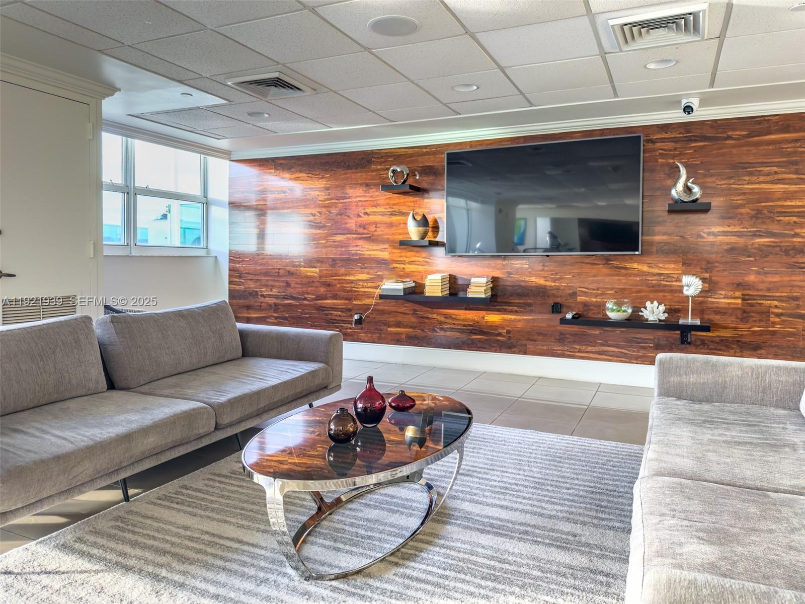 650 West Ave #2209 Miami Beach, FL 33139