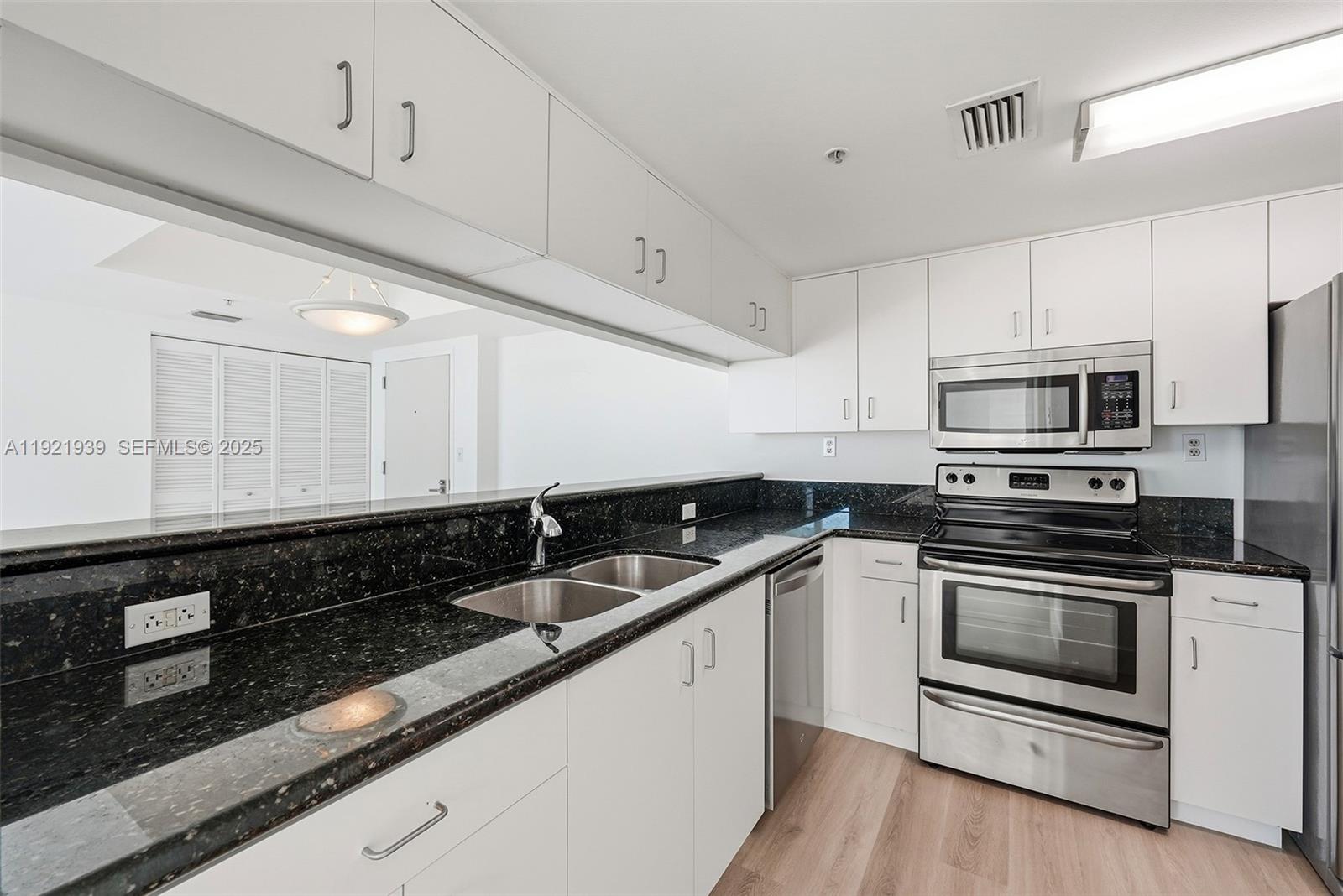 650 West Ave #2209 Miami Beach, FL 33139