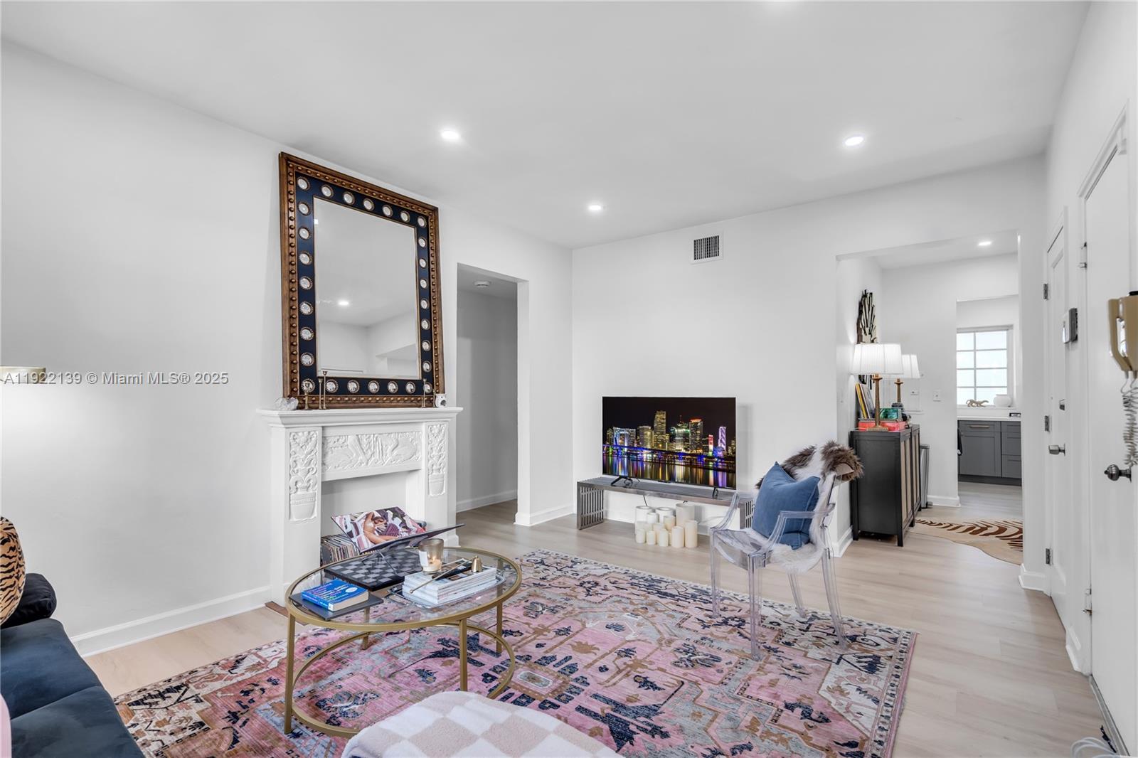 1052 Jefferson Ave #5