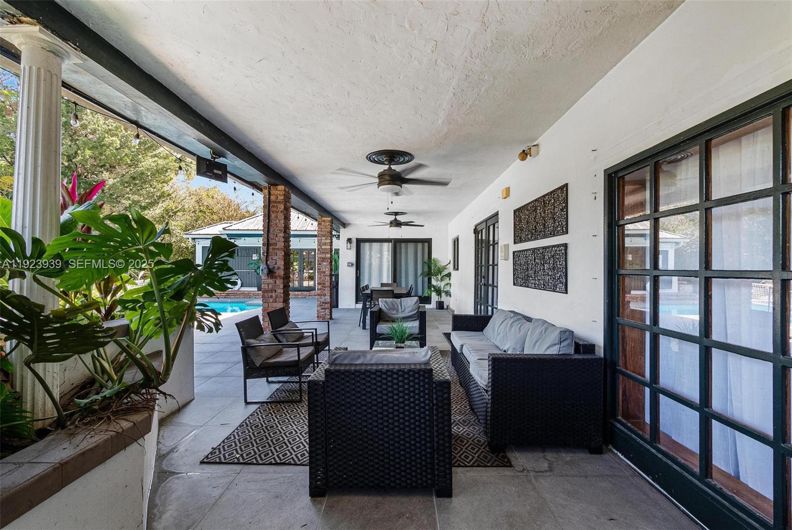 11155 SW 40th St Davie, FL 33328