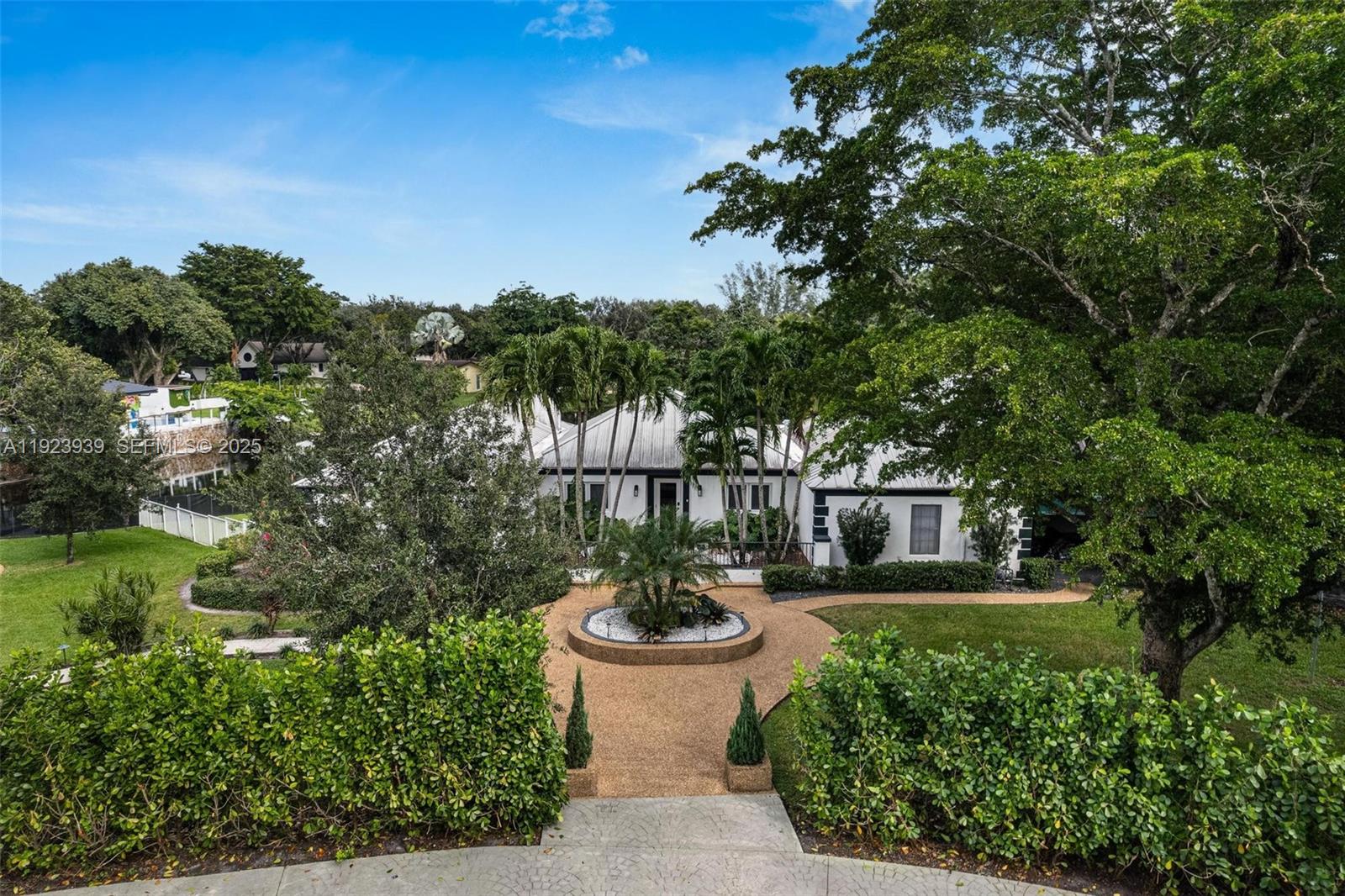 11155 SW 40th St Davie, FL 33328