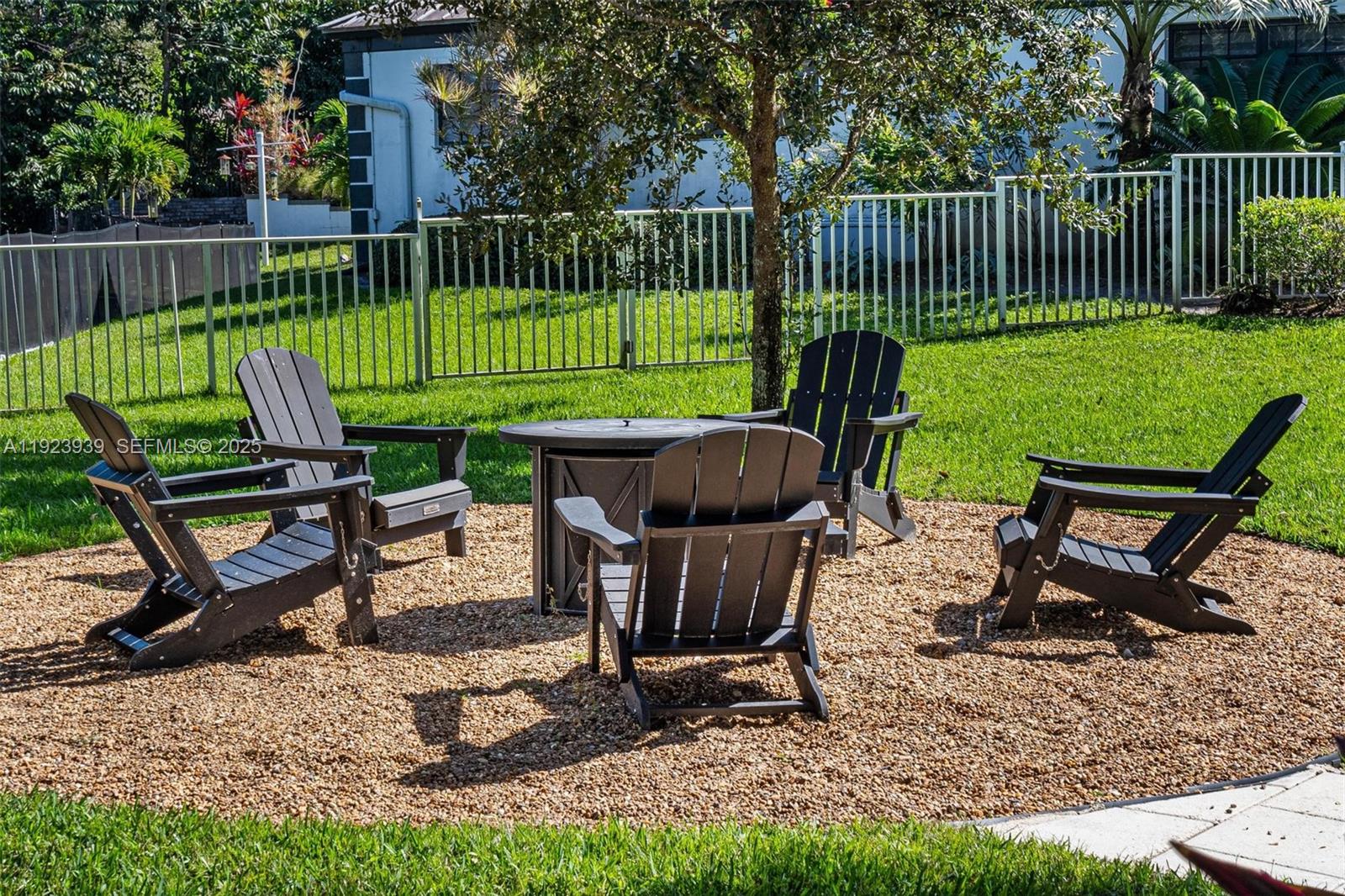 11155 SW 40th St Davie, FL 33328