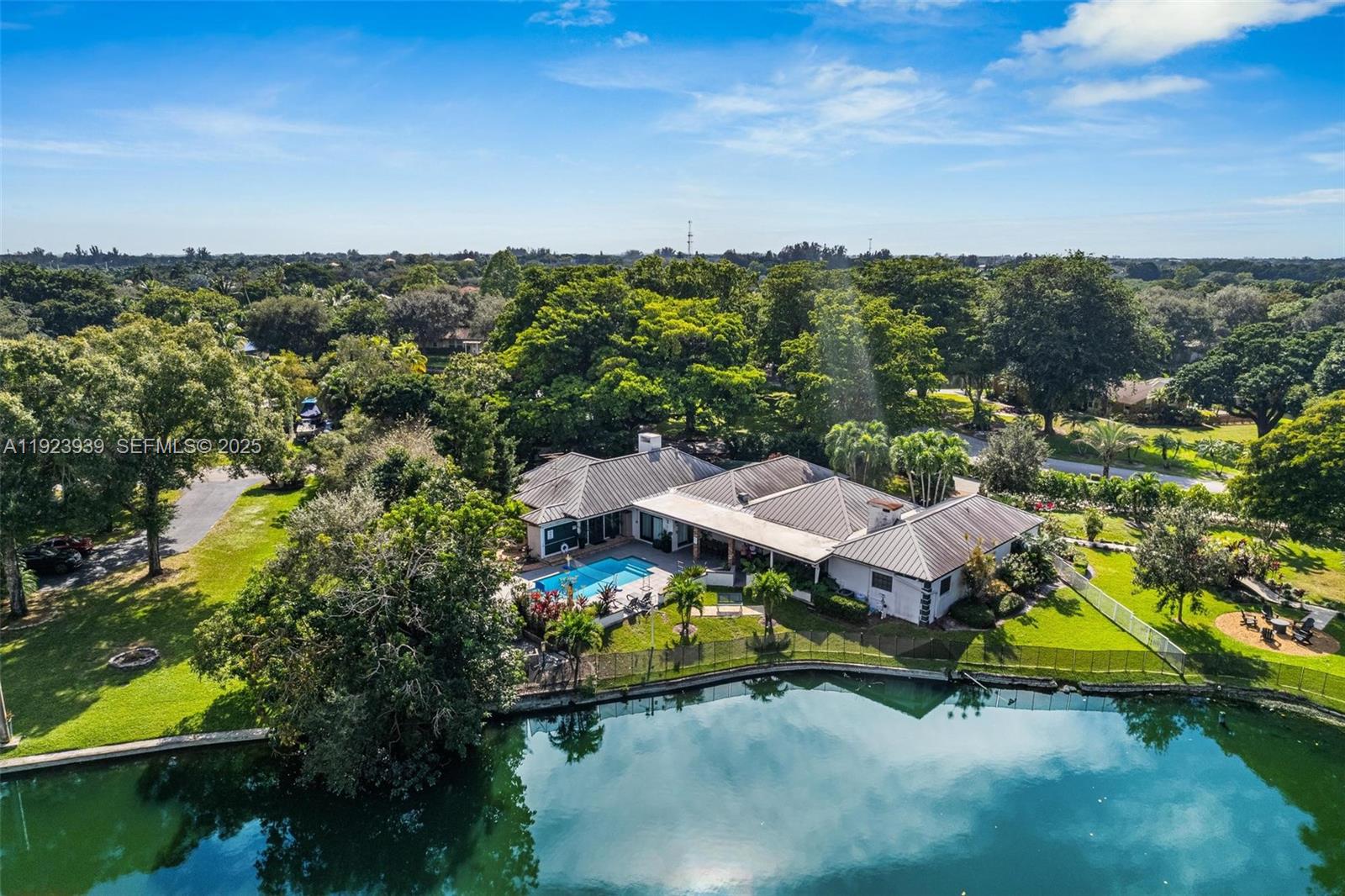 11155 SW 40th St Davie, FL 33328