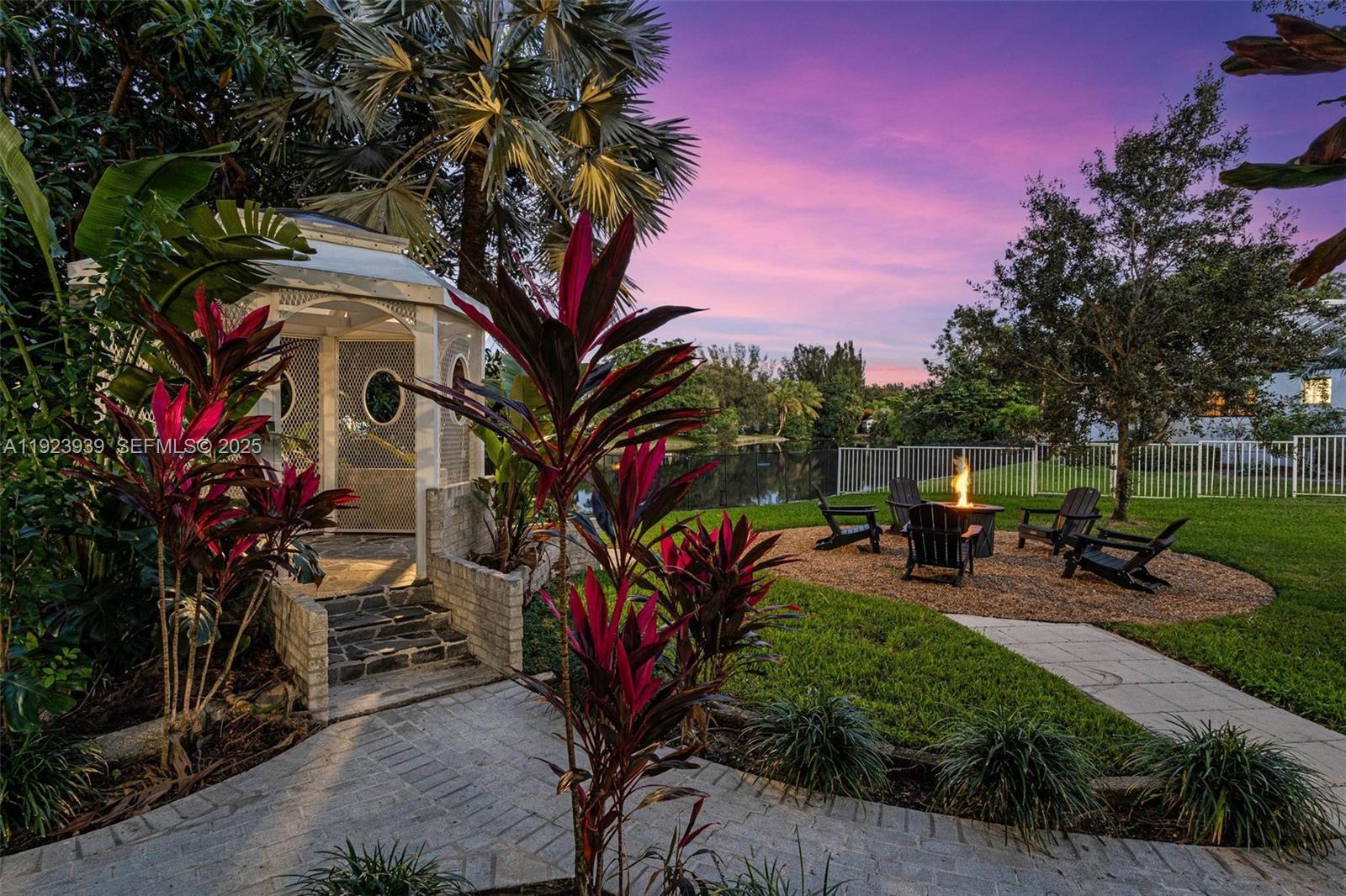 11155 SW 40th St Davie, FL 33328