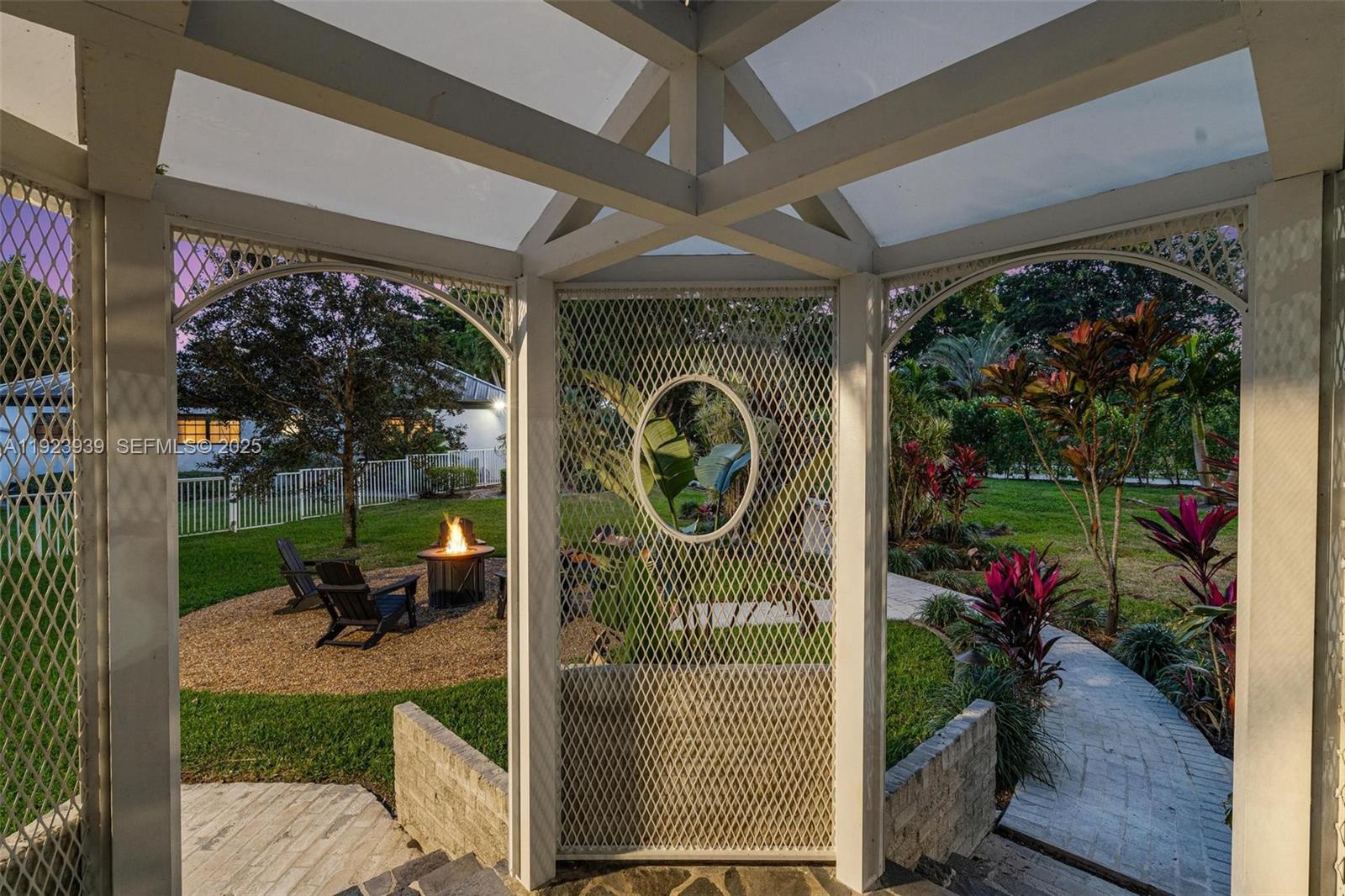 11155 SW 40th St Davie, FL 33328