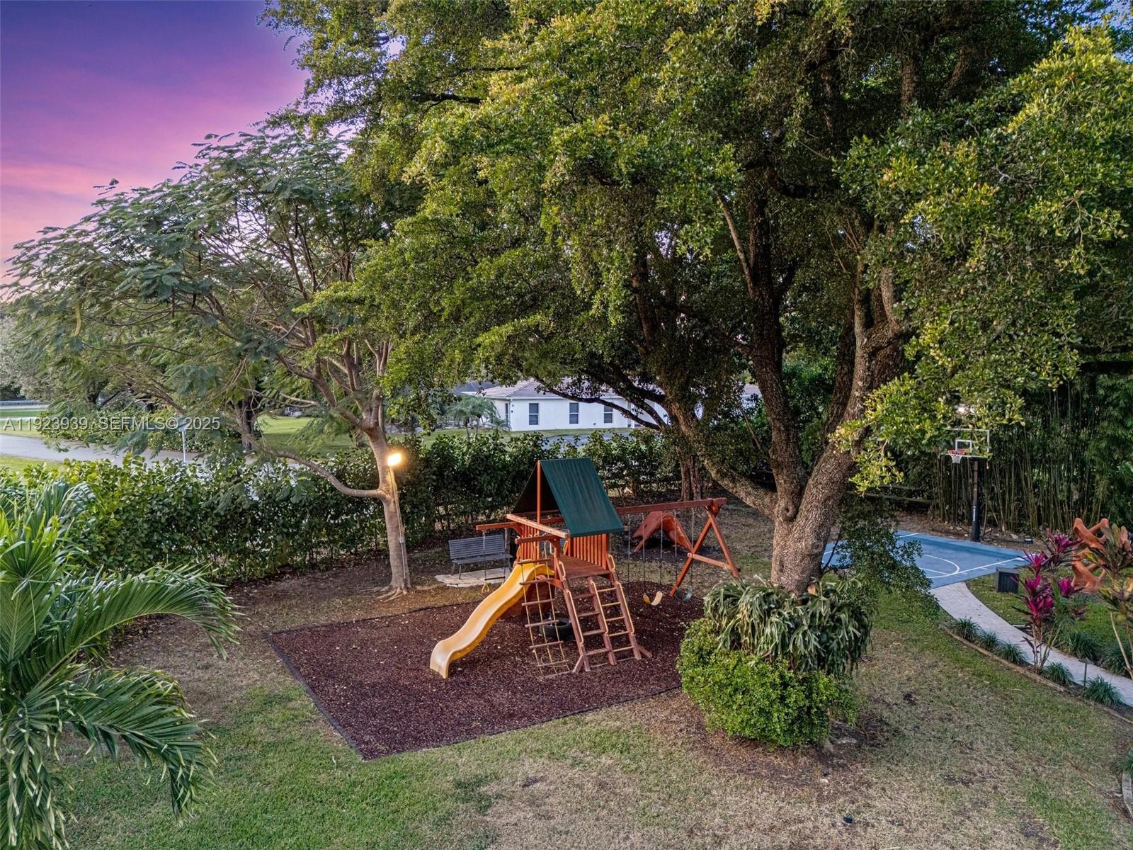 11155 SW 40th St Davie, FL 33328