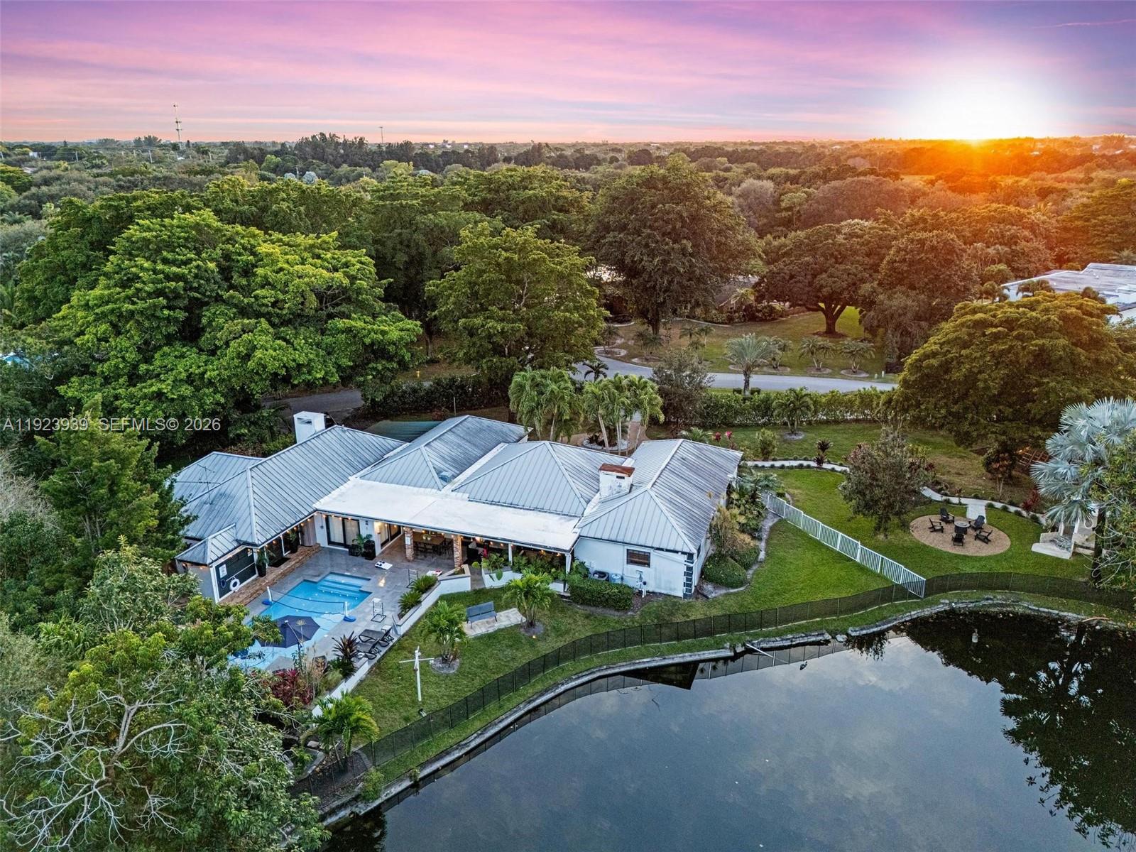 11155 SW 40th St Davie, FL 33328