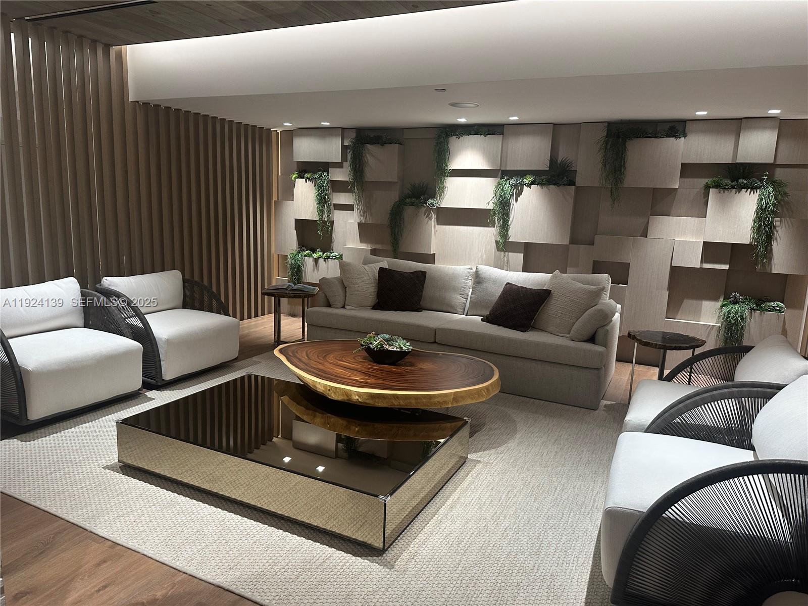 2301 Collins Ave #636 Miami Beach, FL 33139