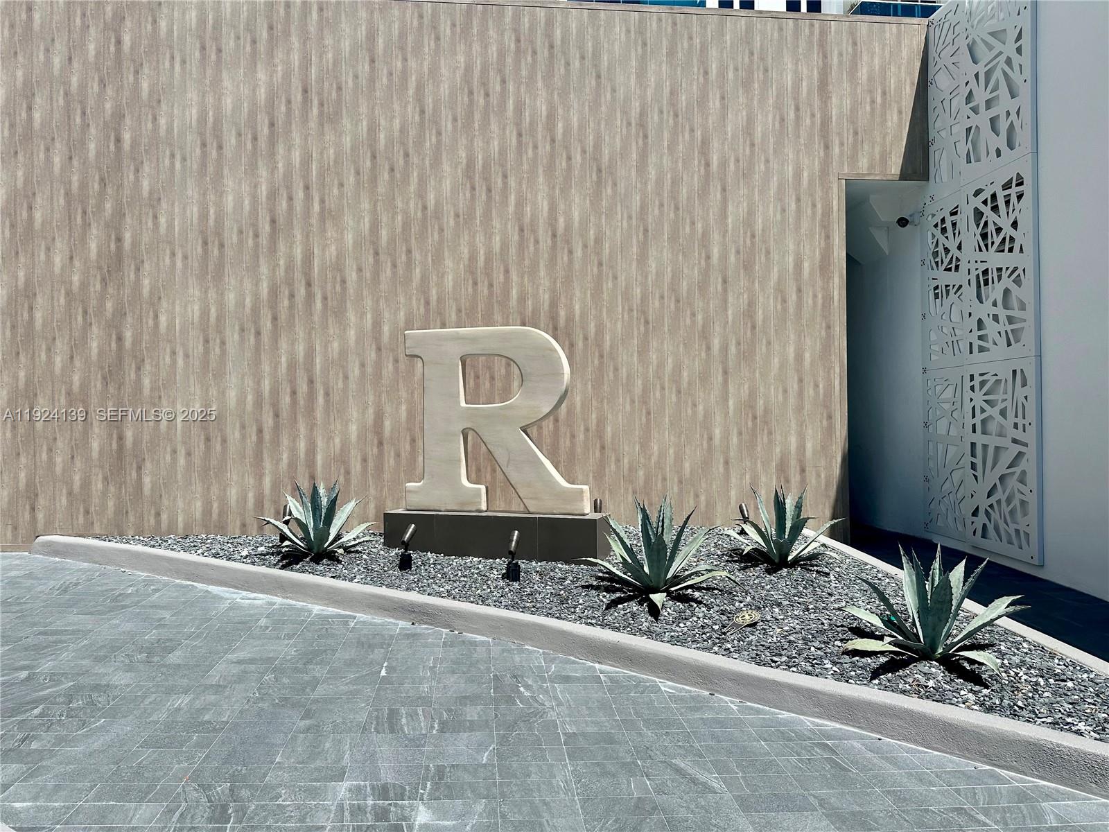 2301 Collins Ave #636 Miami Beach, FL 33139