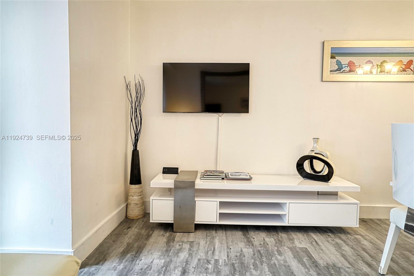 5225 Collins Ave #1204 Miami Beach, FL 33140