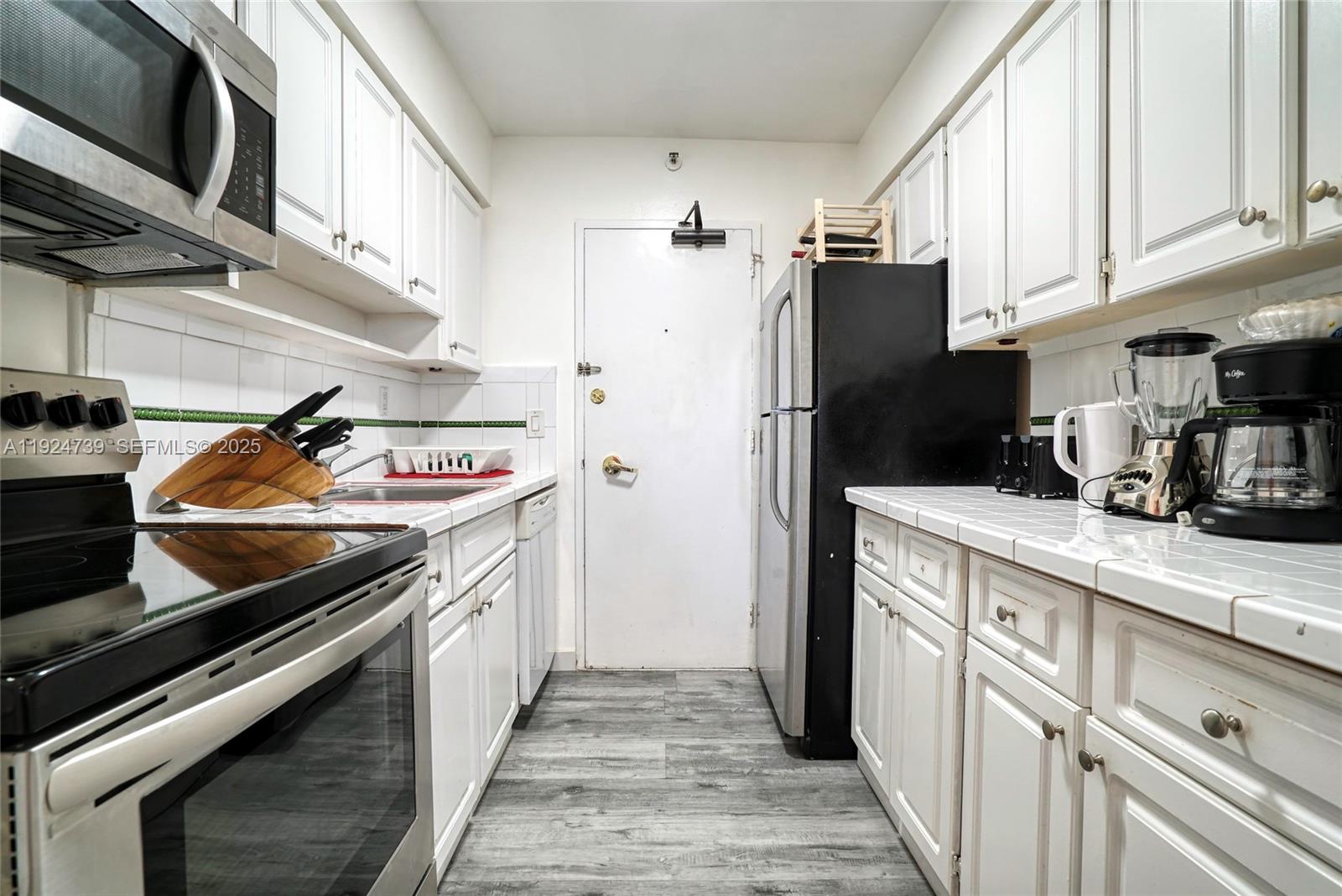 5225 Collins Ave #1204 Miami Beach, FL 33140