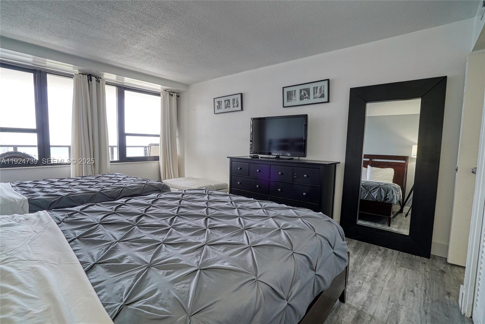 5225 Collins Ave #1204 Miami Beach, FL 33140