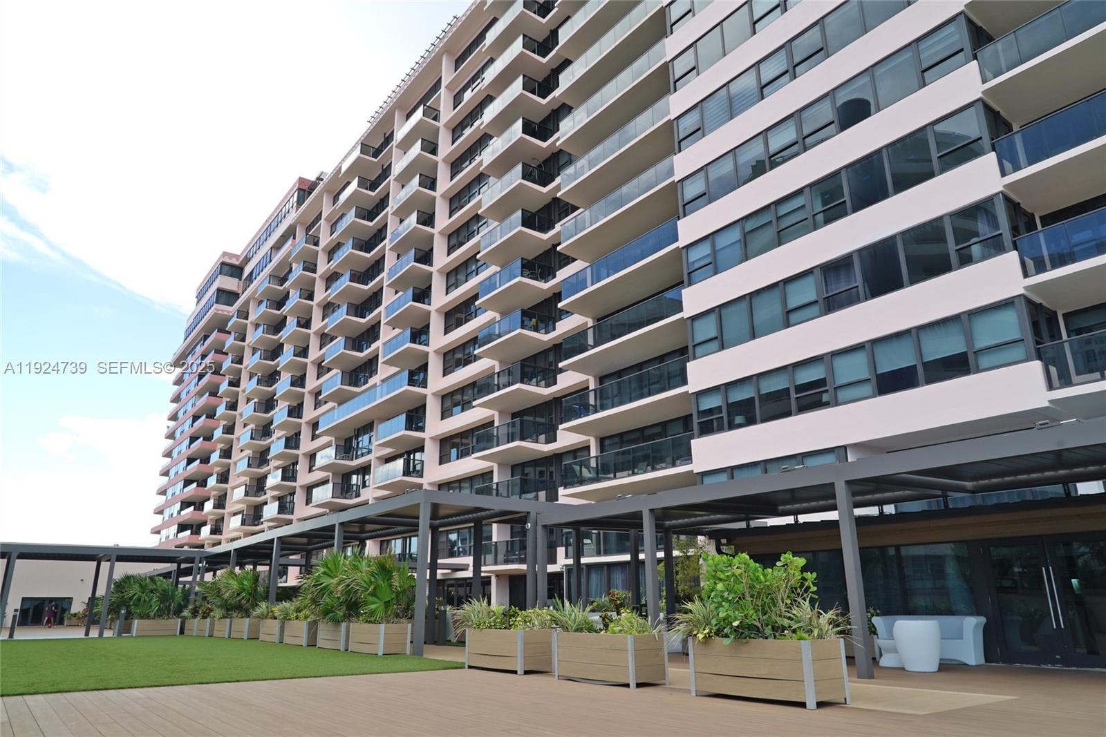 5225 Collins Ave #1204 Miami Beach, FL 33140