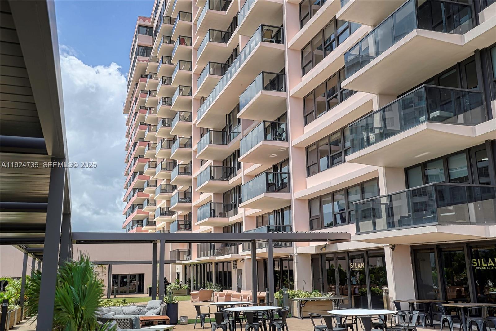 5225 Collins Ave #1204 Miami Beach, FL 33140