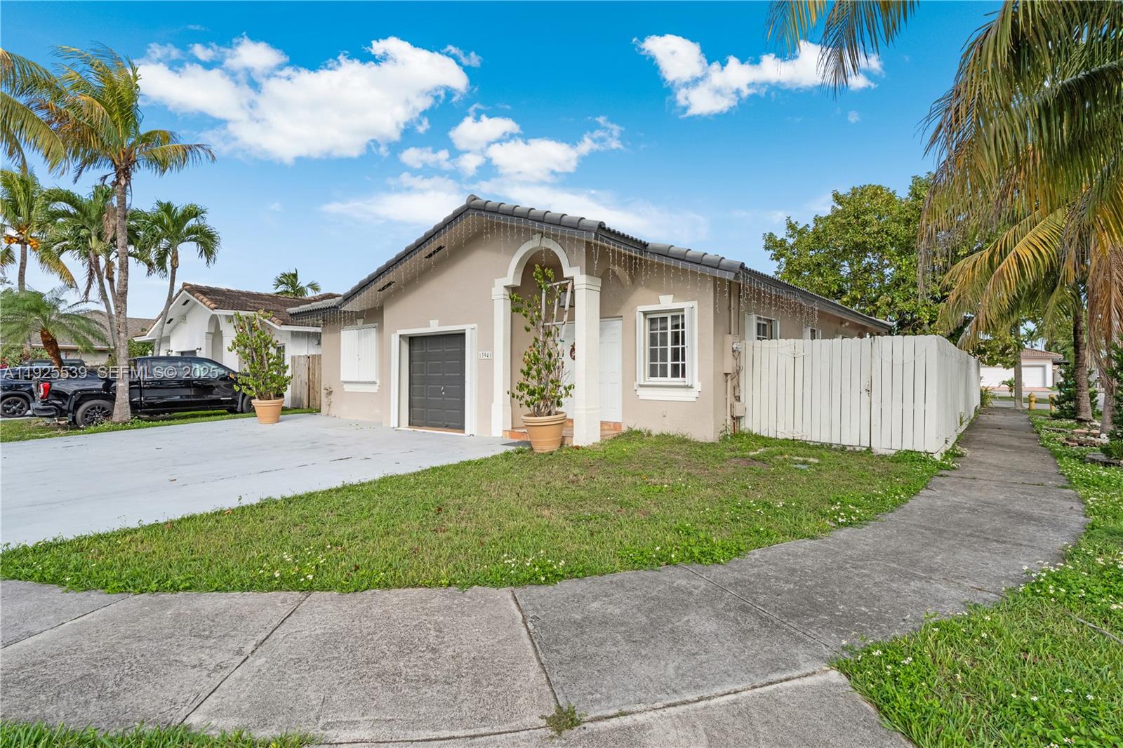 13941 SW 13th St Miami, FL 33184