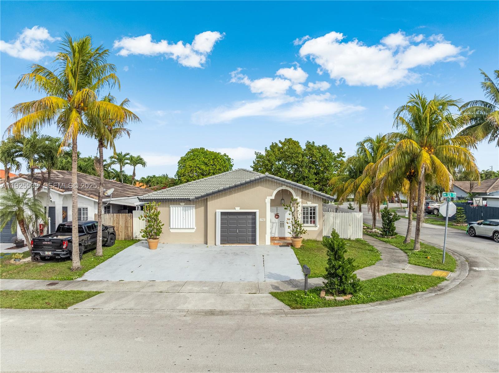 13941 SW 13th St Miami, FL 33184