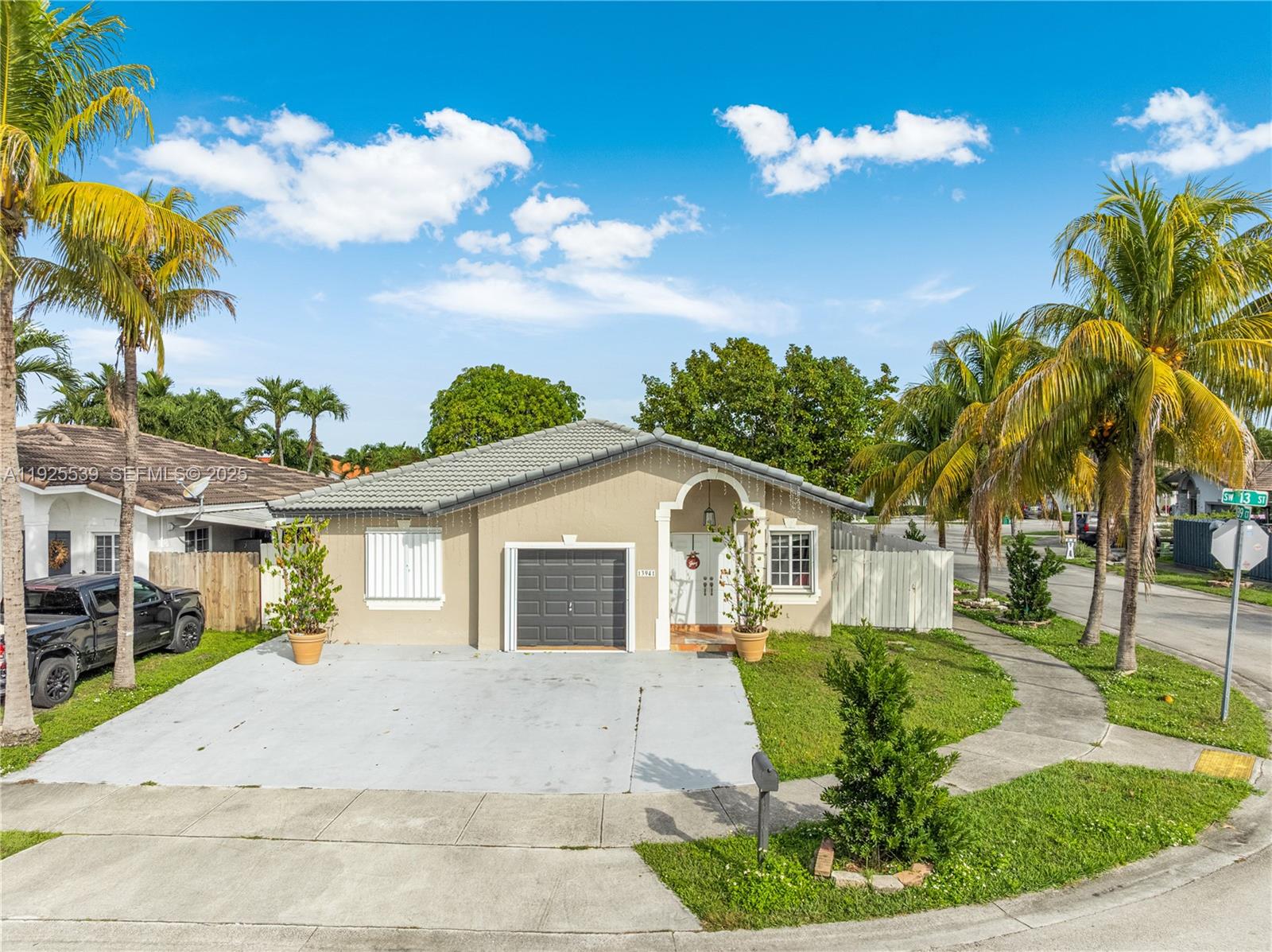 13941 SW 13th St Miami, FL 33184