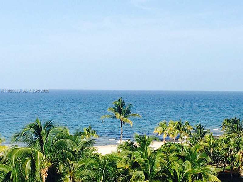 10275 Collins Ave #514