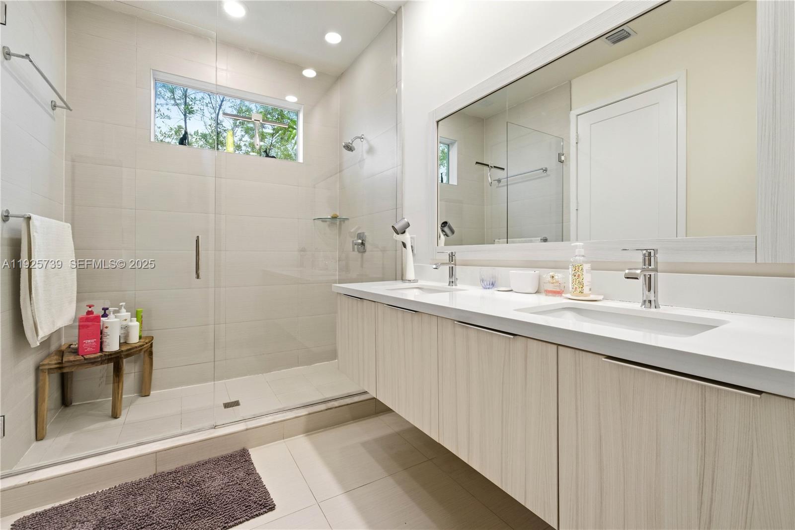 6611 NW 102nd Path Doral, FL 33178