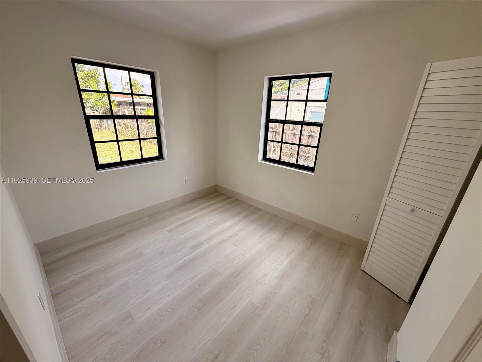 3527 NW 17th St Miami, FL 33125