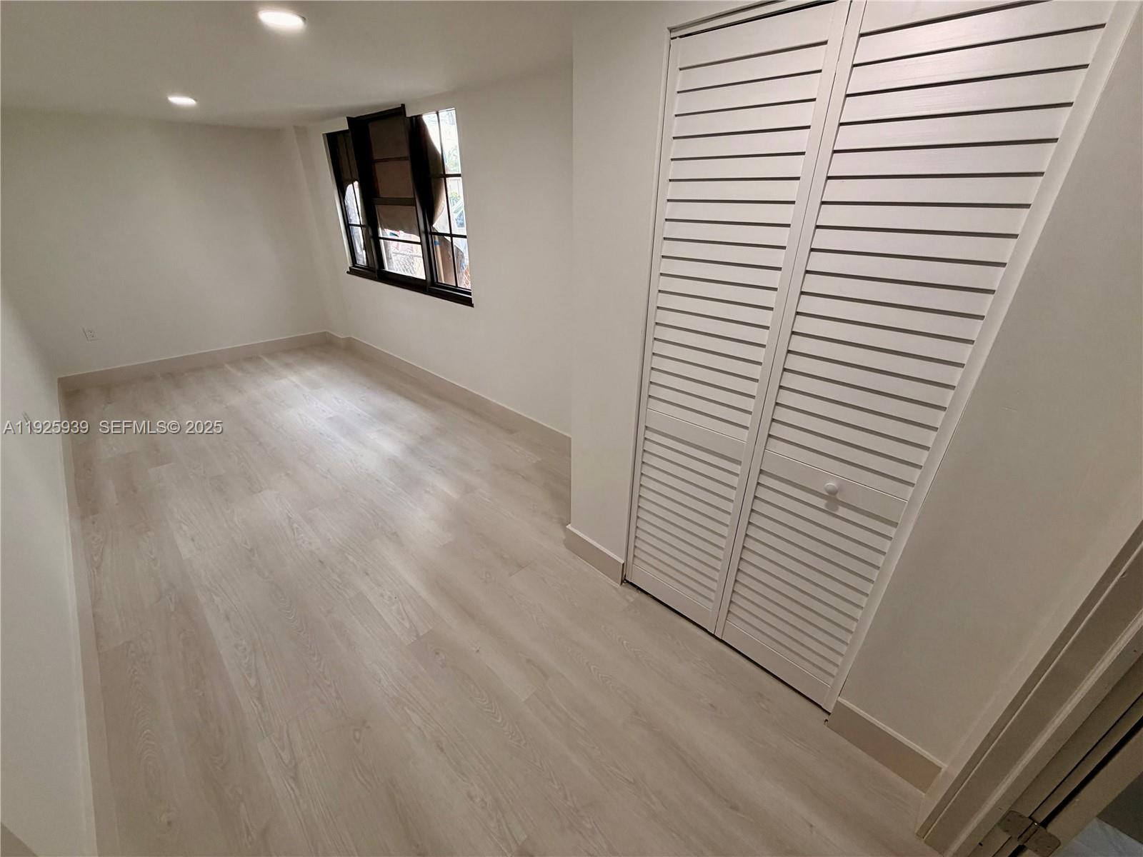 3527 NW 17th St Miami, FL 33125