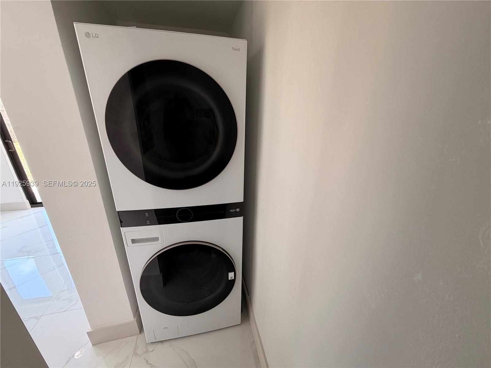 3527 NW 17th St Miami, FL 33125