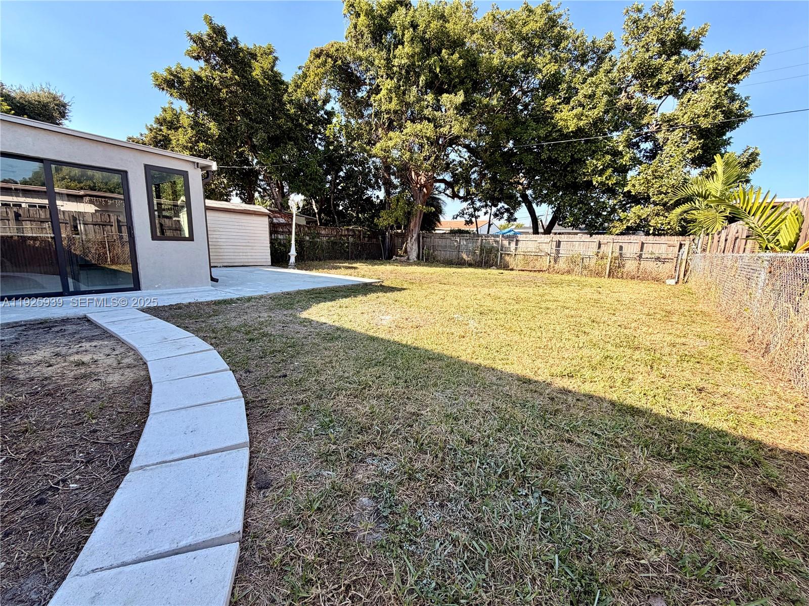 3527 NW 17th St Miami, FL 33125