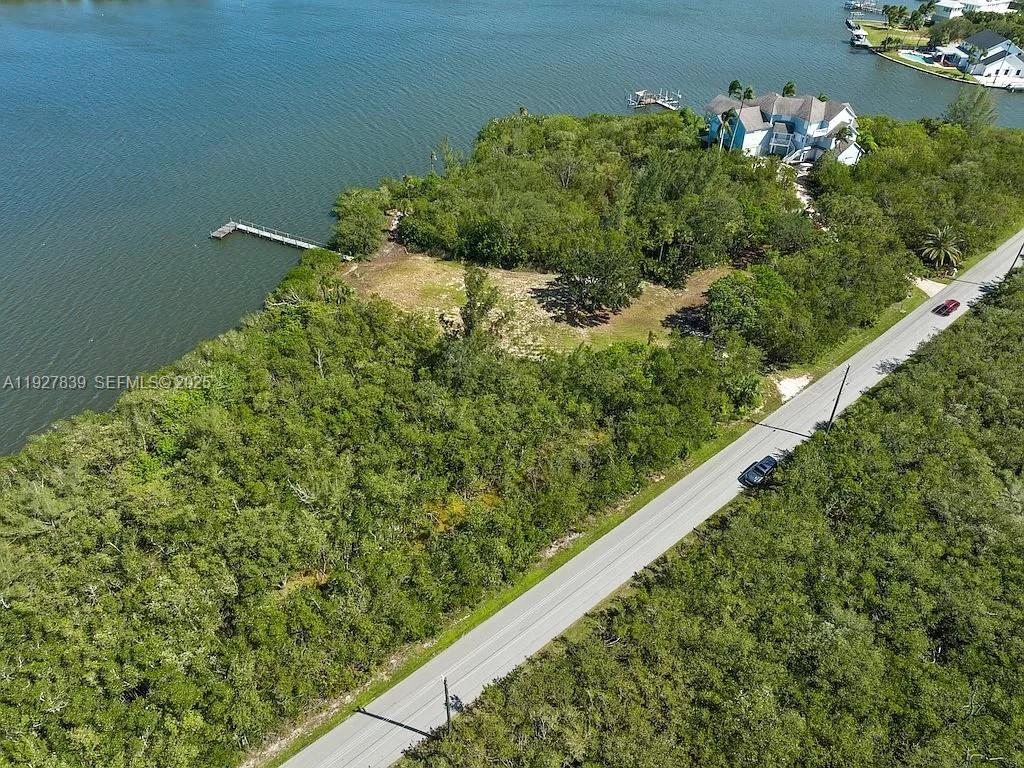 250 Live Oak Dr Vero Beach, FL 32963