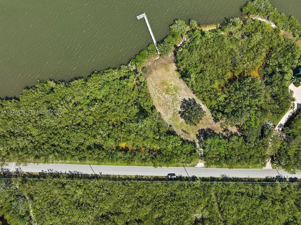 250 Live Oak Dr Vero Beach, FL 32963