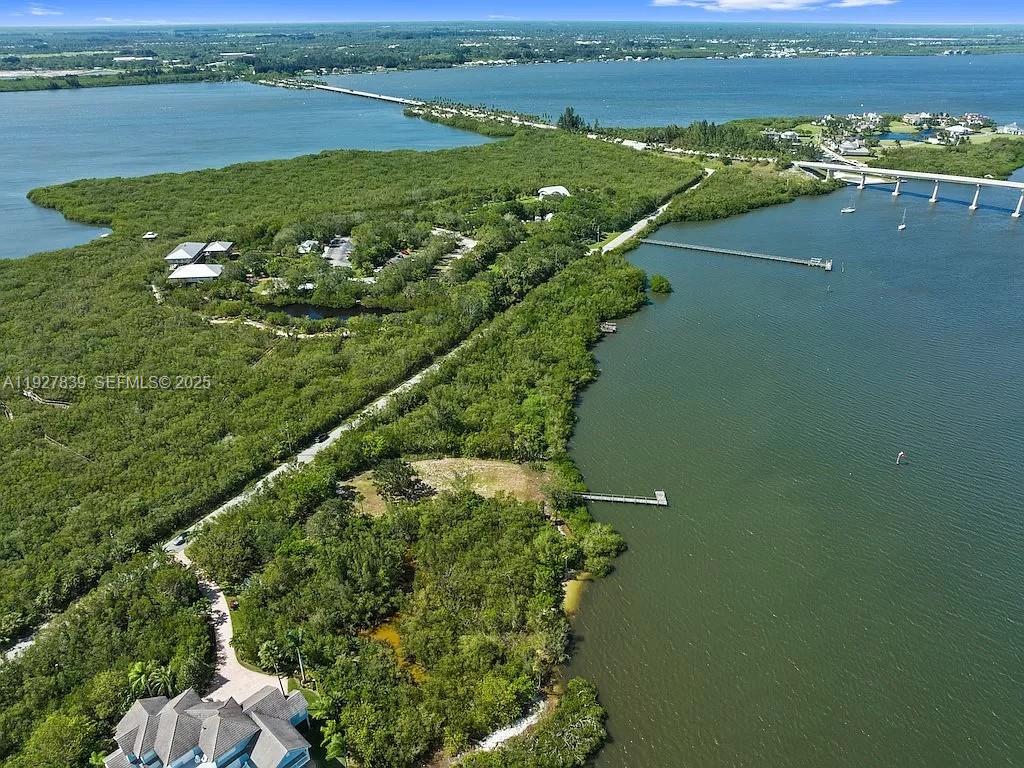 250 Live Oak Dr Vero Beach, FL 32963