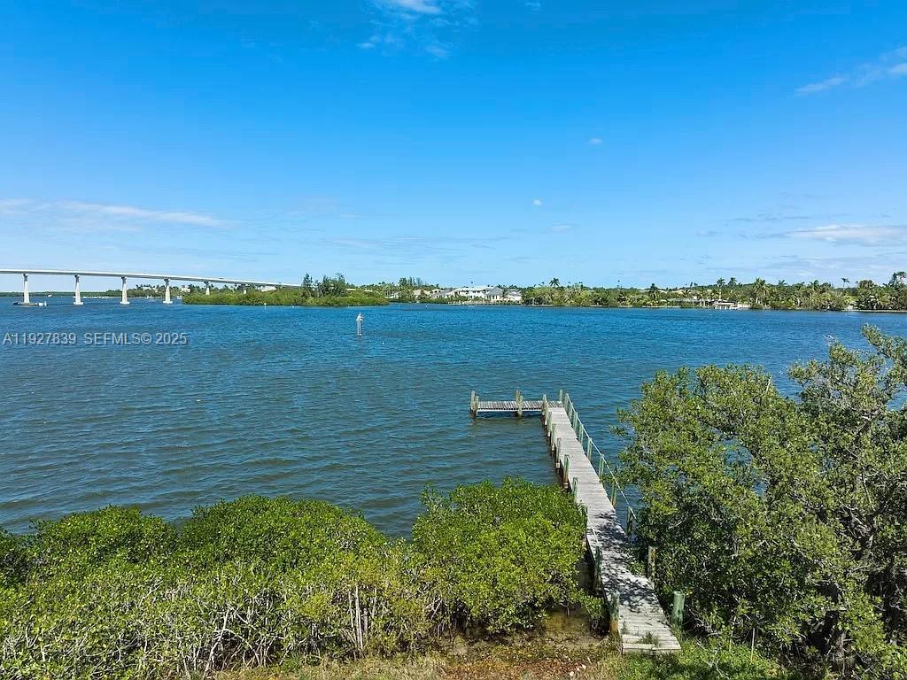 250 Live Oak Dr Vero Beach, FL 32963