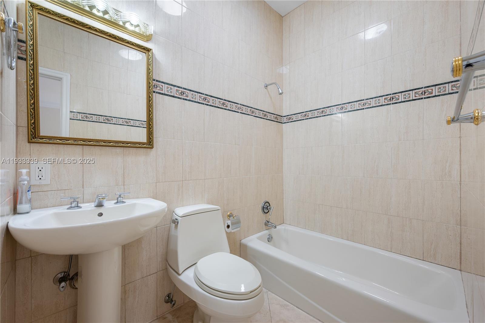 1511 Agua Ave Coral Gables, FL 33156