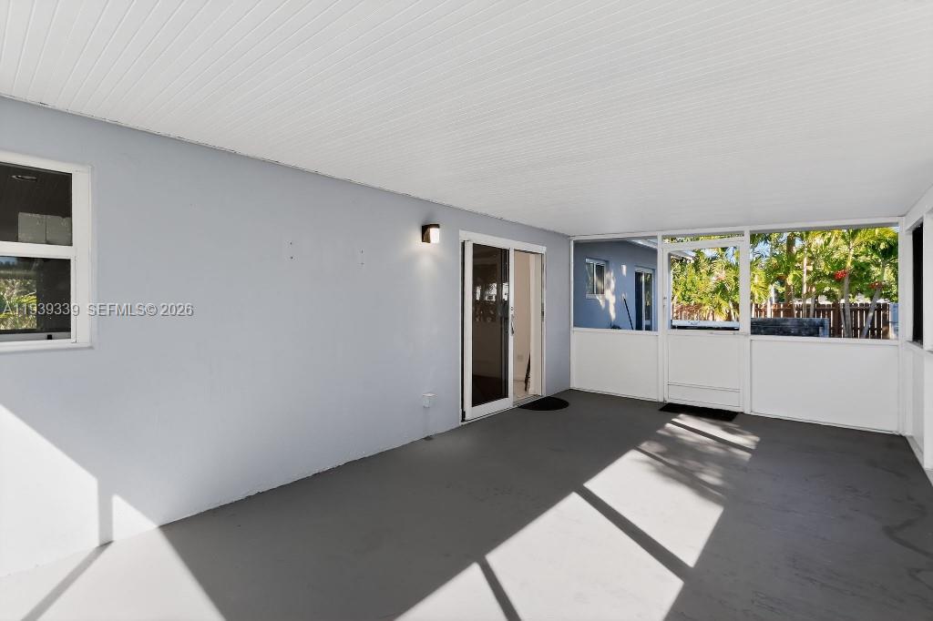 9900 SW 164th Ter Miami, FL 33157