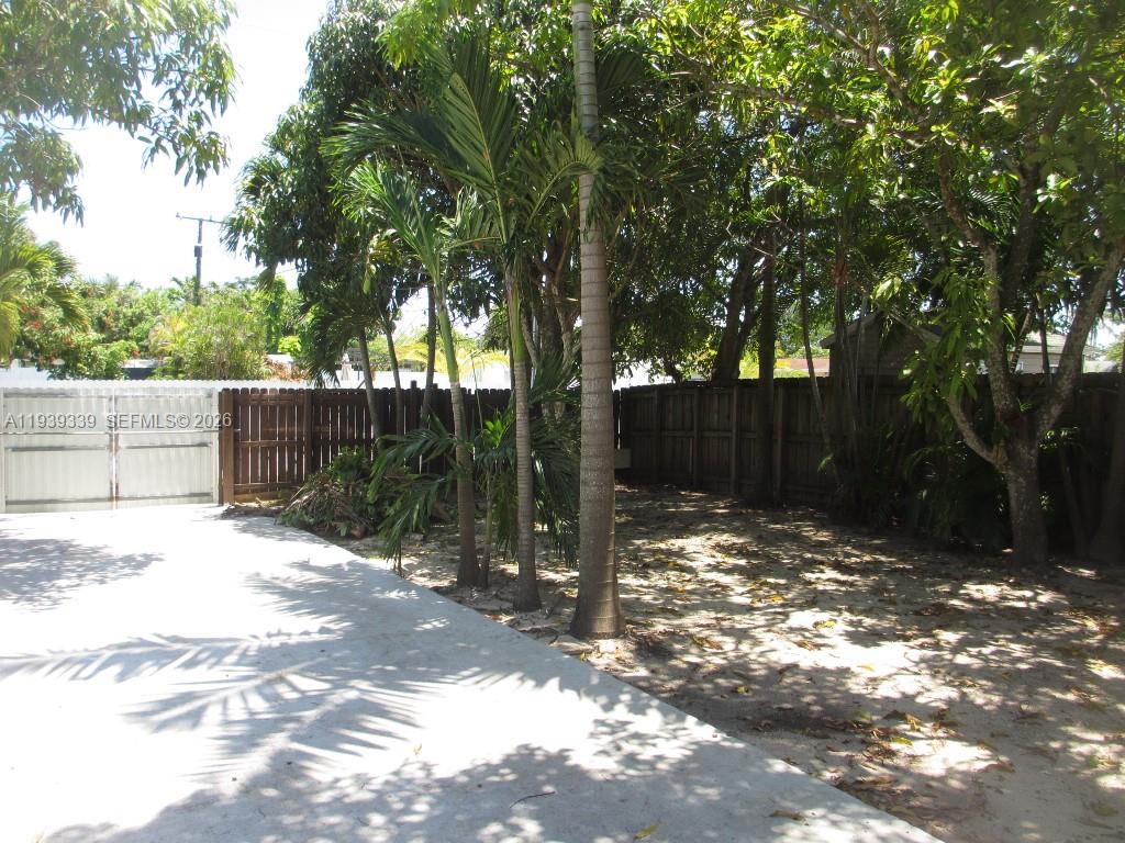 9900 SW 164th Ter Miami, FL 33157