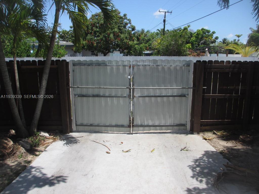 9900 SW 164th Ter Miami, FL 33157