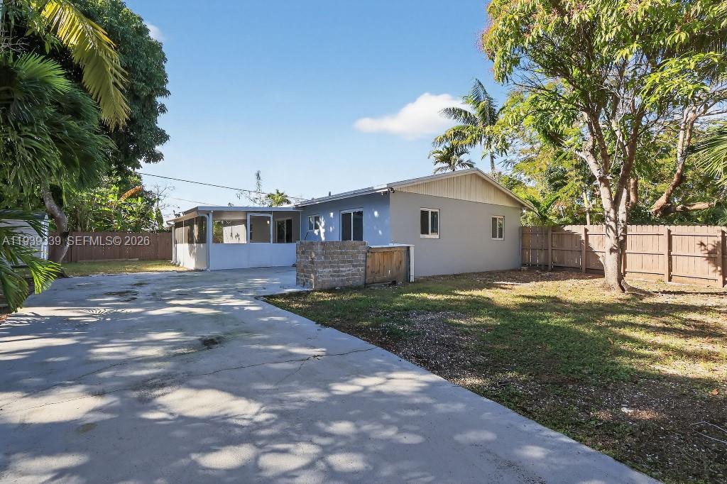 9900 SW 164th Ter Miami, FL 33157