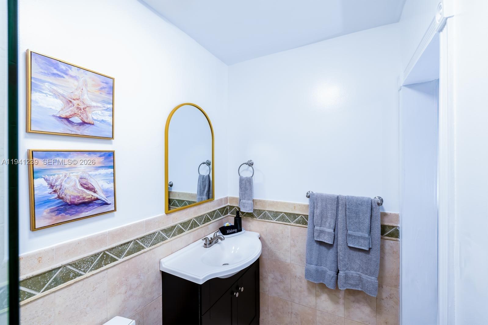 312 N Luna Ct Hollywood, FL 33021