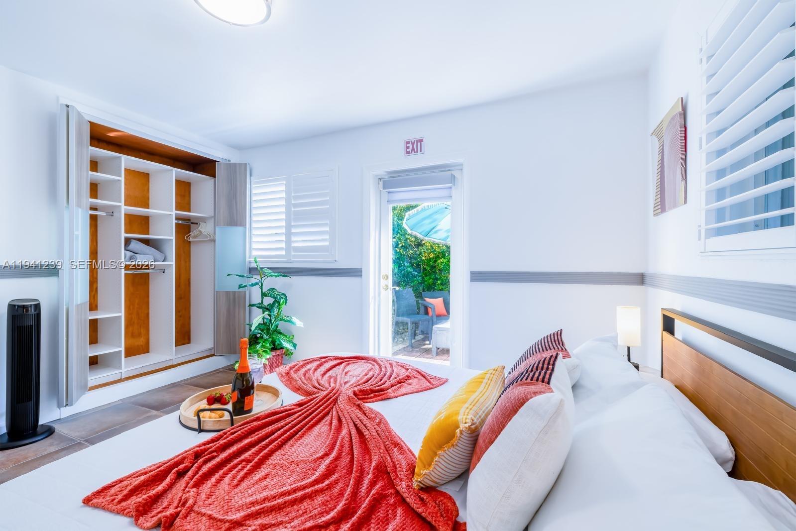 312 N Luna Ct Hollywood, FL 33021