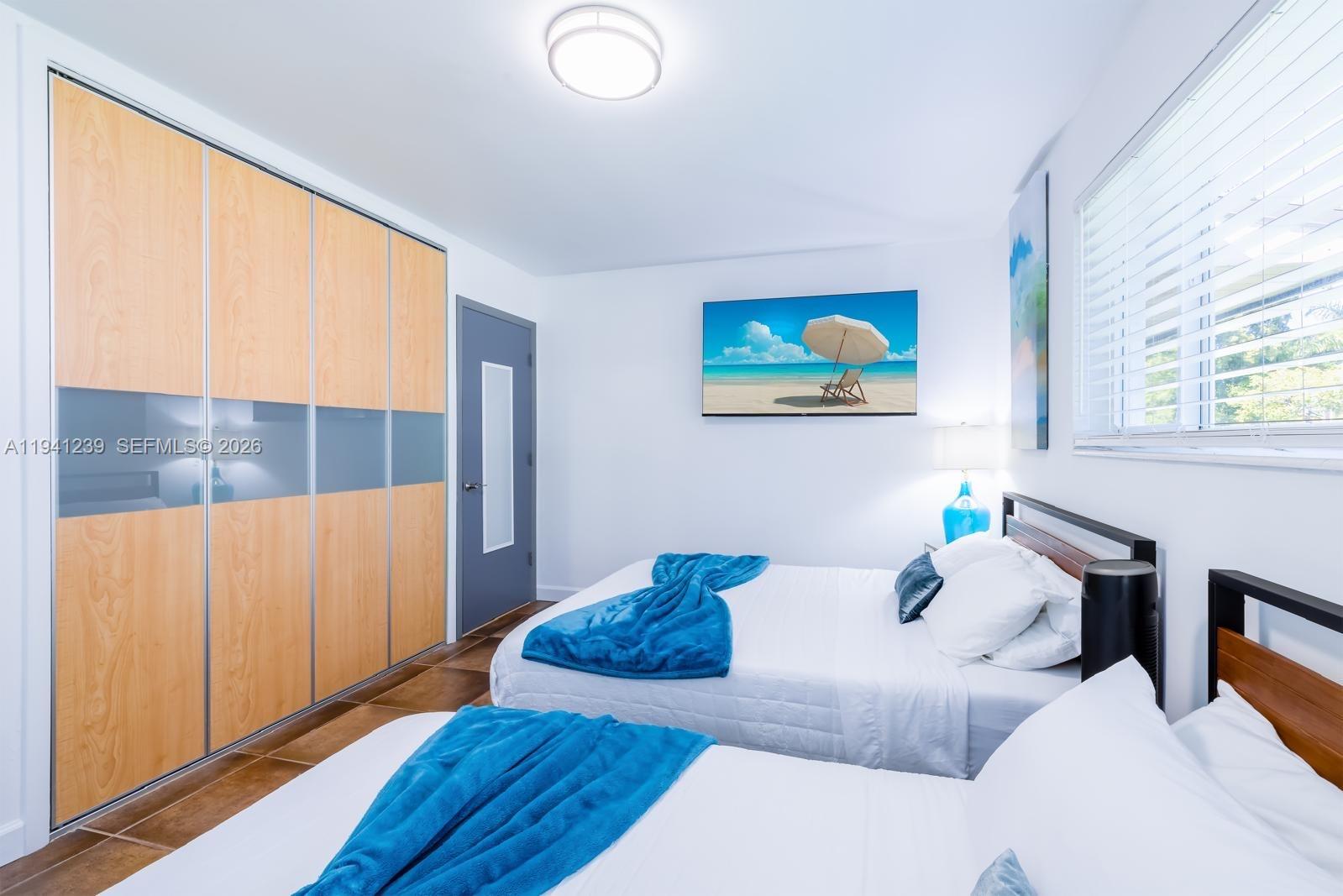 312 N Luna Ct Hollywood, FL 33021