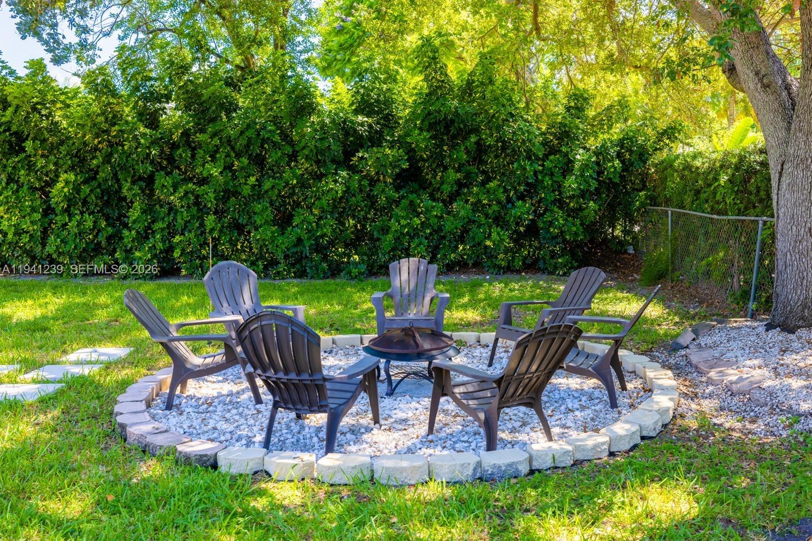 312 N Luna Ct Hollywood, FL 33021