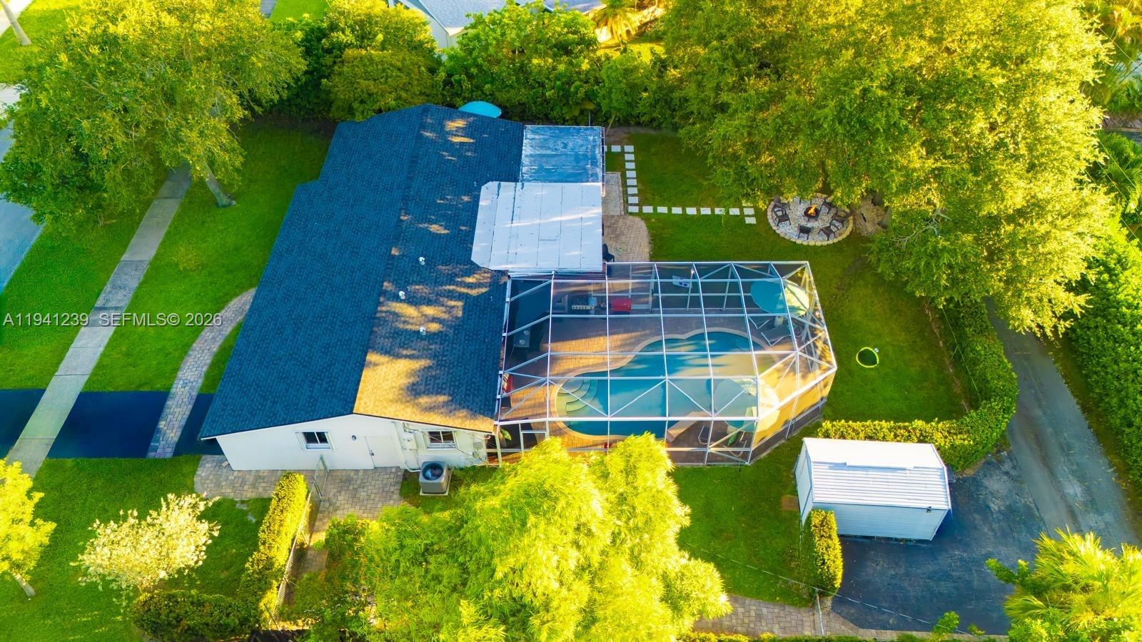 312 N Luna Ct Hollywood, FL 33021