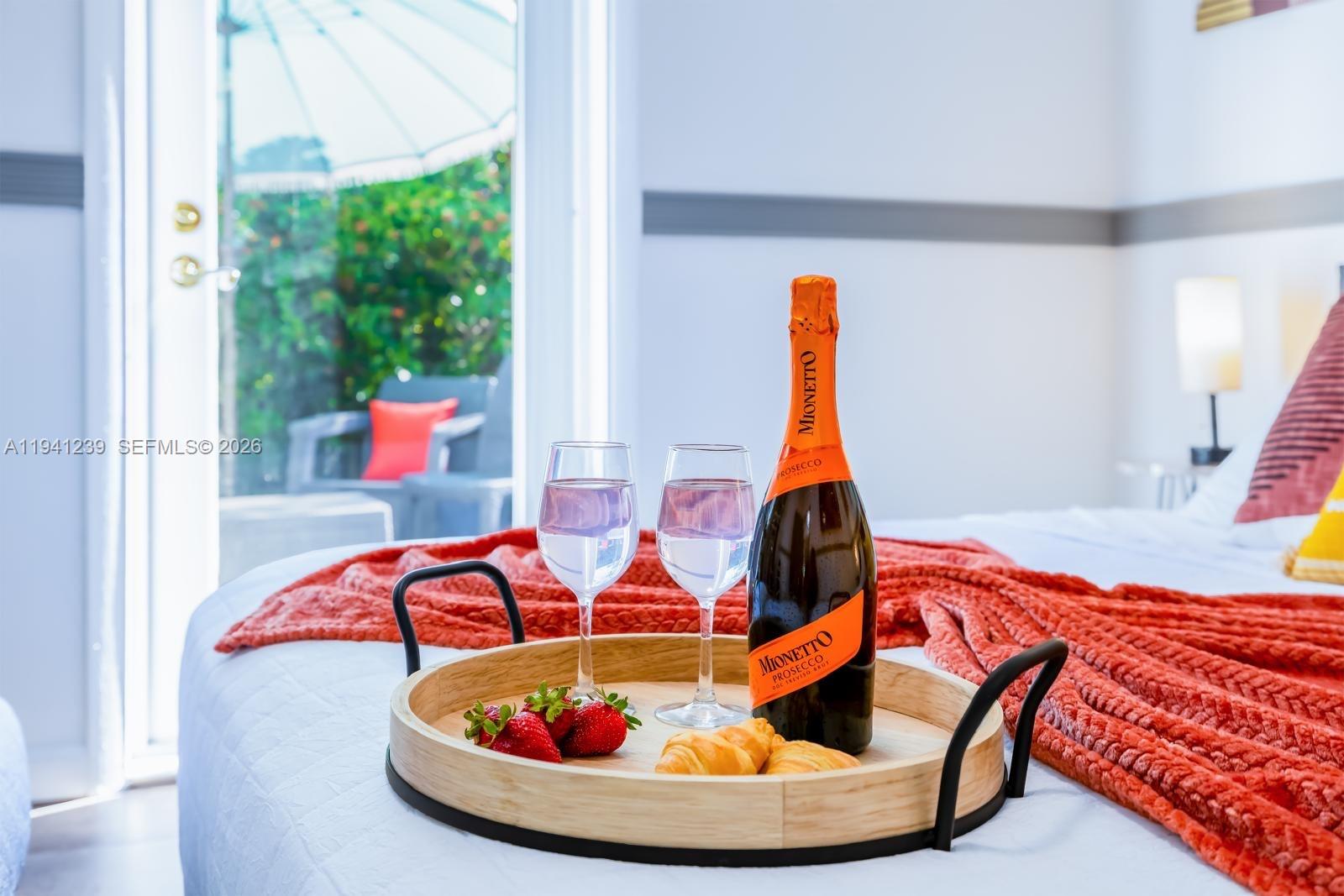 312 N Luna Ct Hollywood, FL 33021